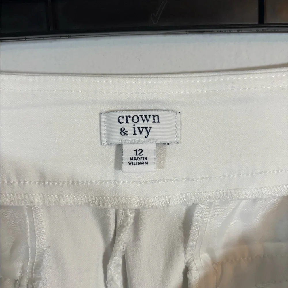 Crown & Ivy White Scalloped Hem Shorts Size 12 Stretch Summer Style - Picture 3 of 7